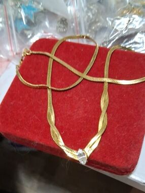 Source Unknown Gold-Tone Women’s Necklace with Clear Stone